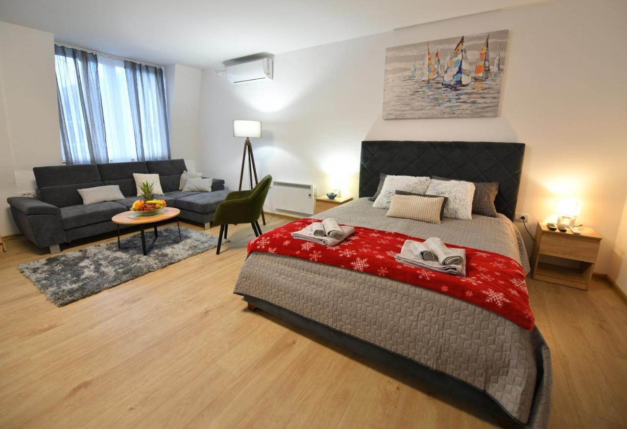 Apartment West In