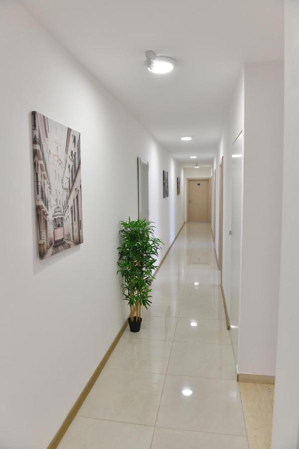 Apartment West In *