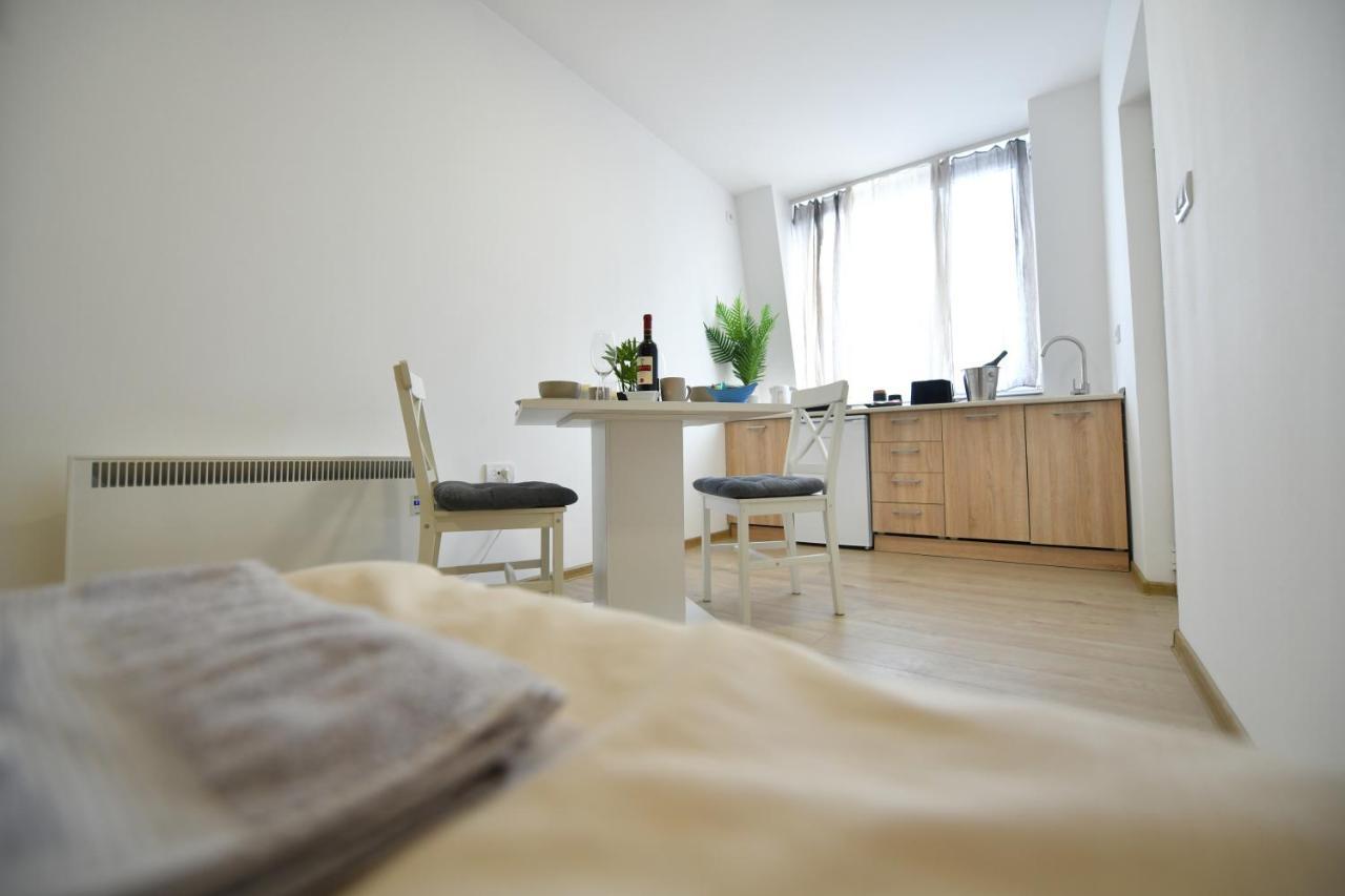 Apartment West In *